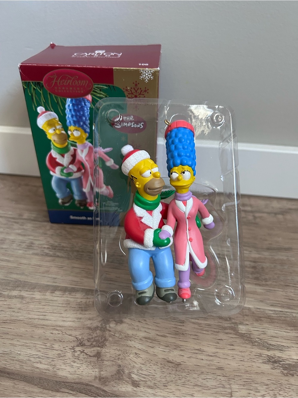 2006 Carlton Cards Heirloom ornament Homer Marge Simpson skating Smooth as Ice